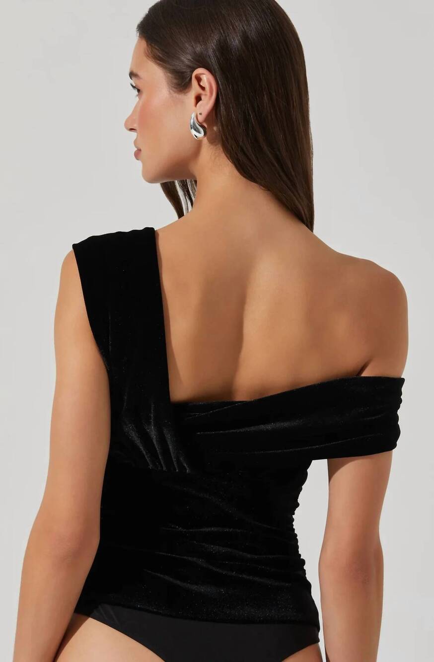 NEW ASTR holly velvet off the shoulder bodysuit in black - Picture 5 of 5